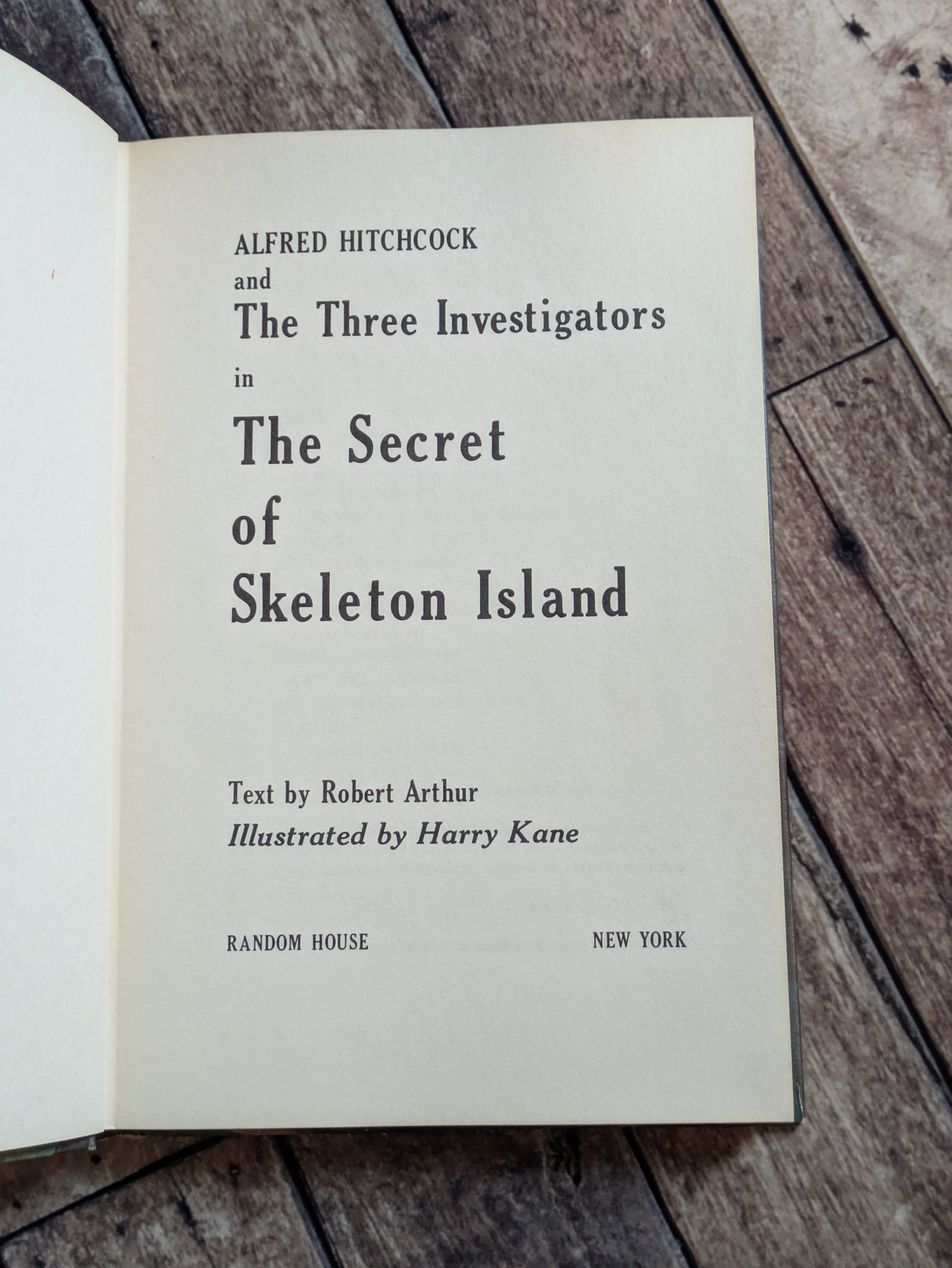 Secret of Skeleton Island, The (Classic Three Investigators #6) by Robert Arthur - Vintage Hardcover