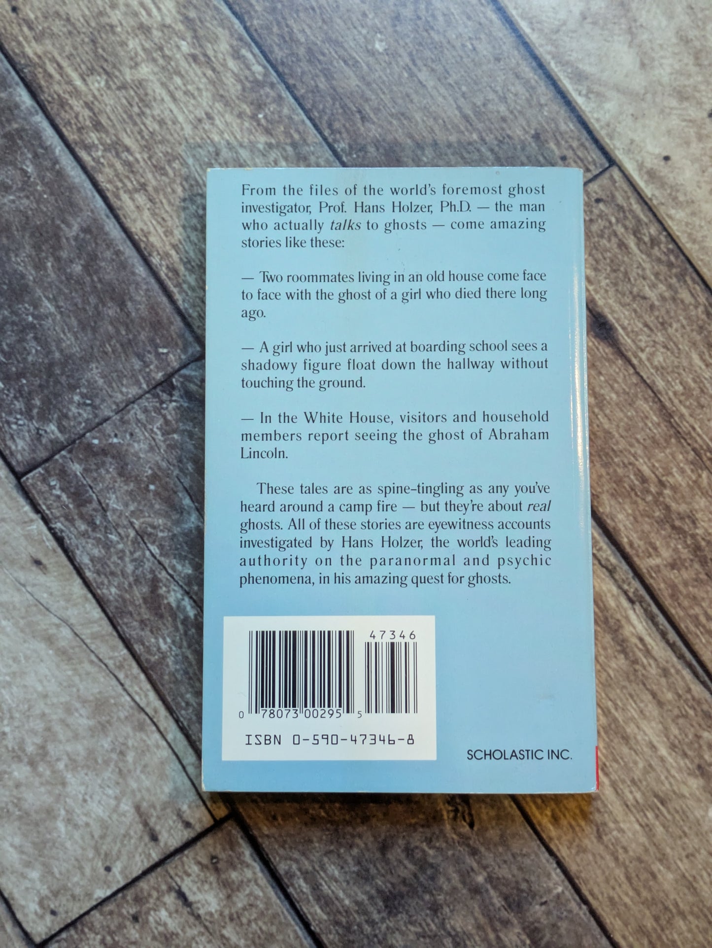 In Quest of Ghosts (Vintage Paperback) by Hans Holzer
