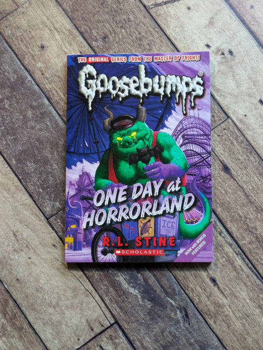 One Day at Horrorland (Classic Goosebumps #5) by R.L. Stine - Paperback