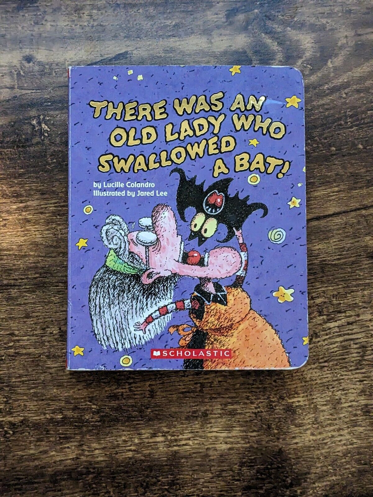 There Was an Old Lady Who Swallowed a Bat! by Lucille Colandro (Hardbook) - Asylum Books